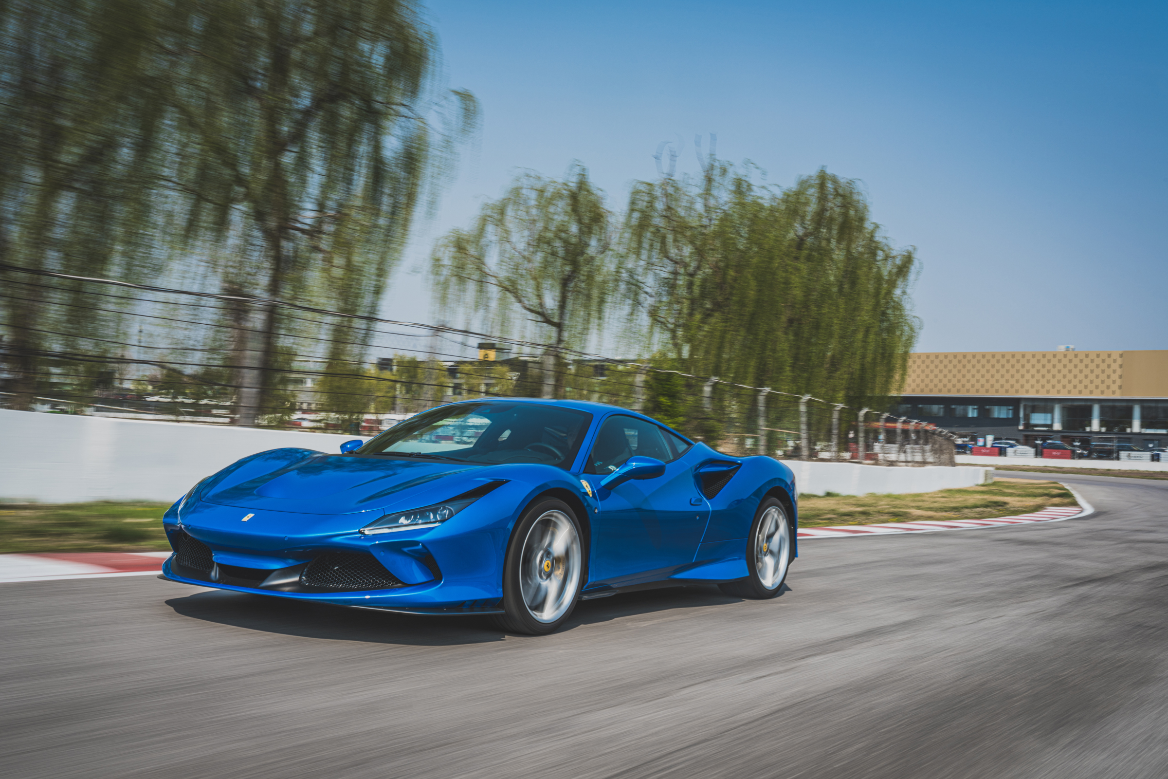 致敬经典的21款法拉利f8tributo纯正血统法拉利