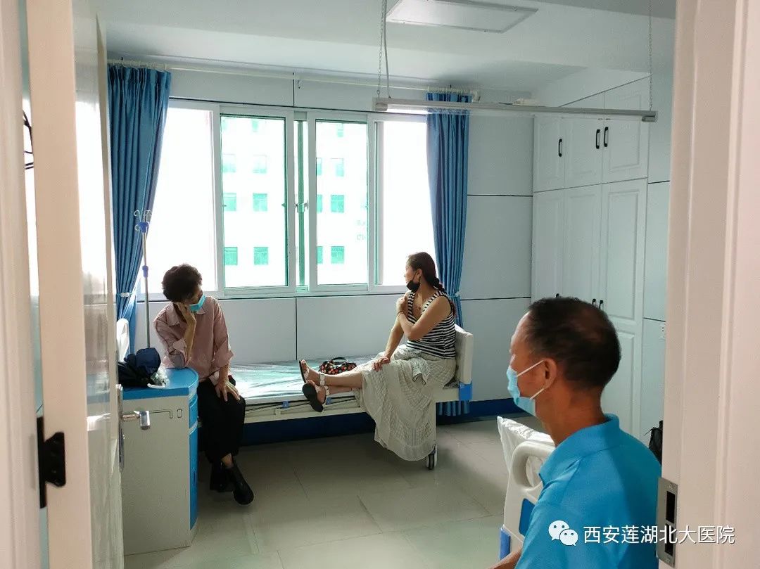 西安莲湖北大医院设立新冠疫苗临时接种点 全力推进疫苗接种