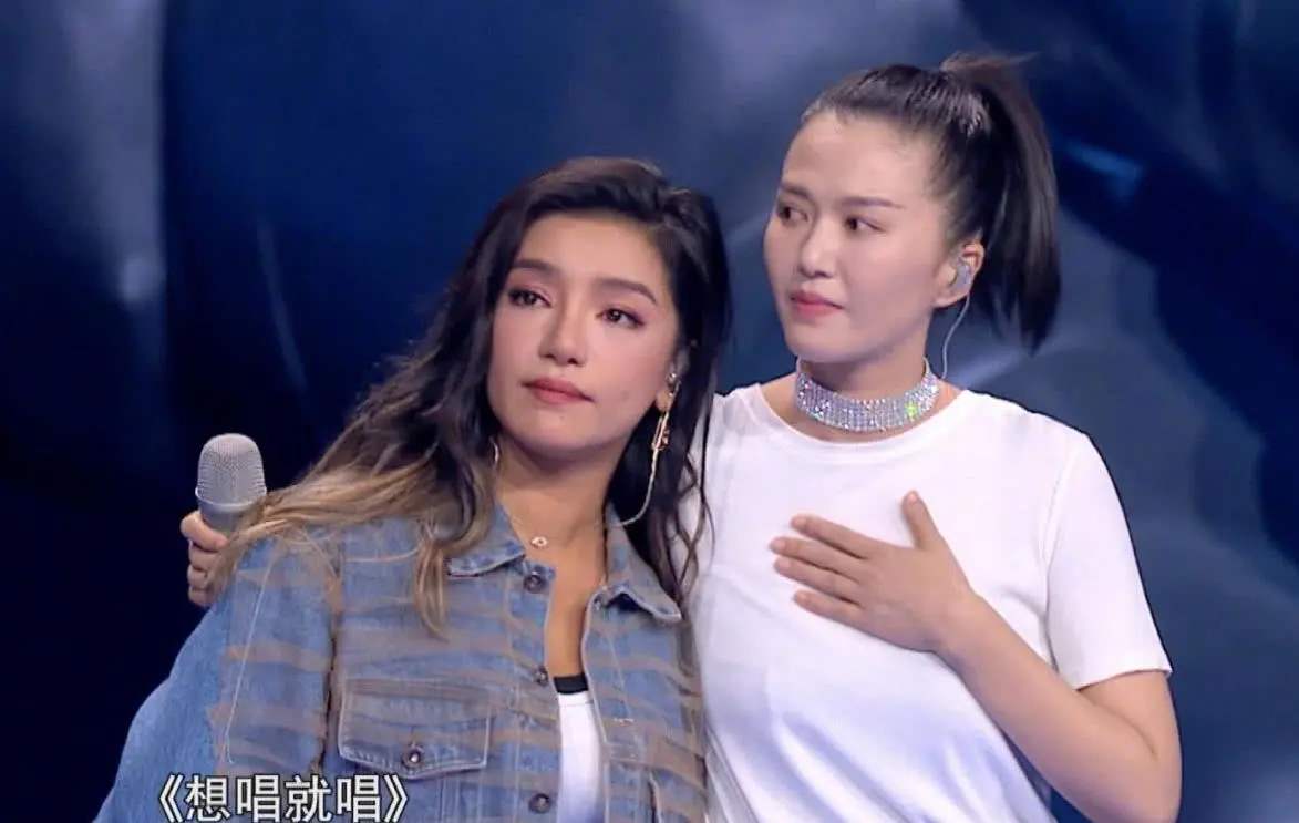 明明是一起出道的，如今我还是选手，你却成了导师，同台太尴尬了