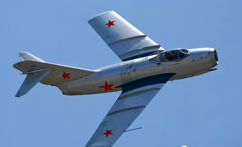 1954年中國空軍誤擊客機(jī)事件，引發(fā)美軍報復(fù)，兩架戰(zhàn)機(jī)被擊落