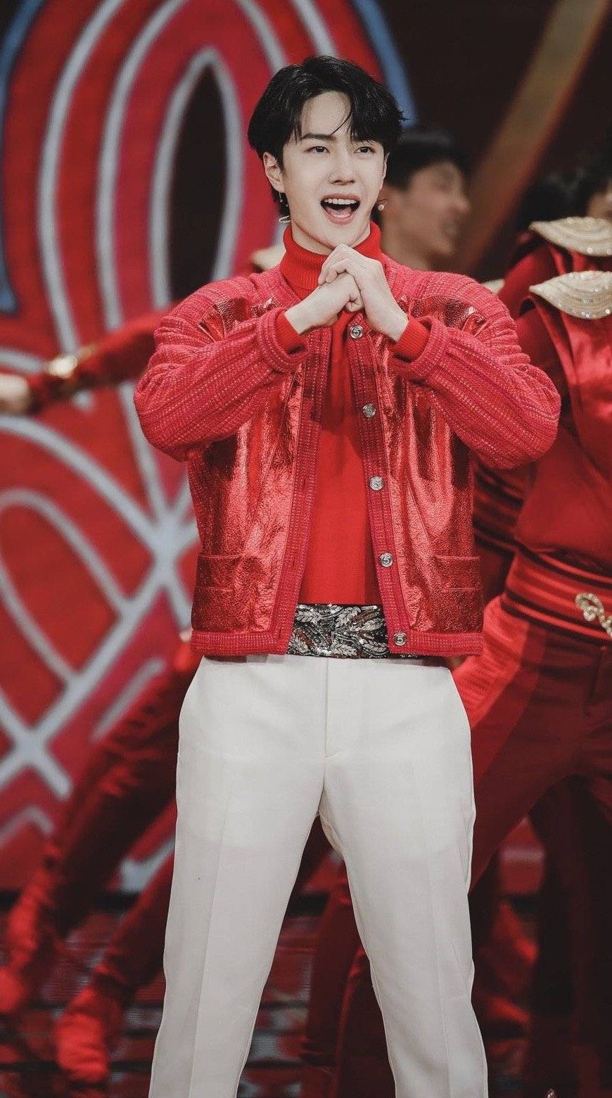 春晚4个小插曲：倪妮借大牌衣服不敢摘标签，王