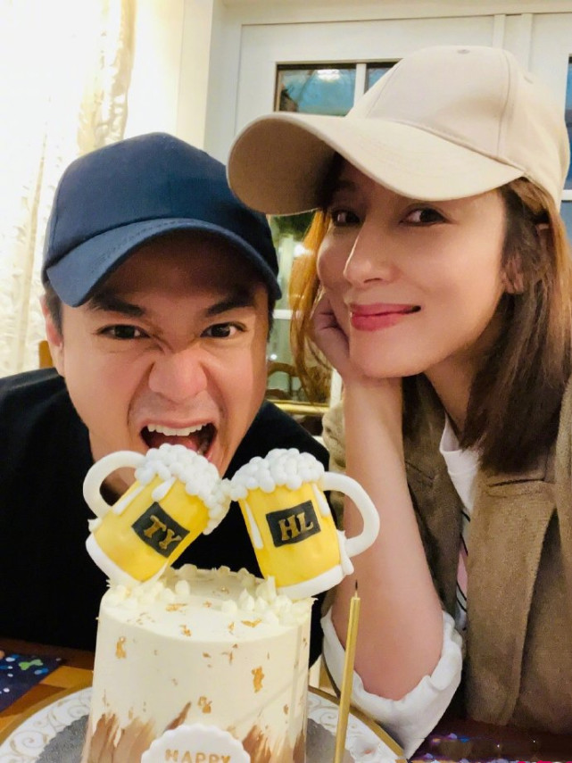 杨怡罗仲谦互庆生日，晒一家三口温馨日常，1岁女儿颜值高像爸爸