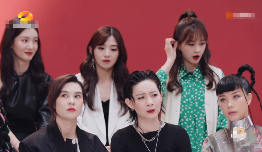 《乘风破浪》姐姐穿搭，张雨绮裙子一万多，她