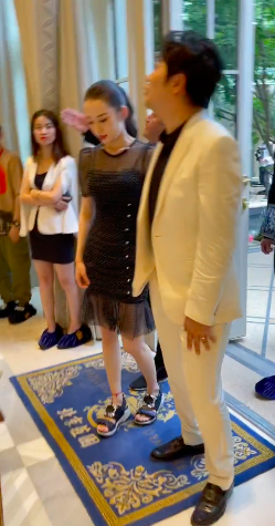 郎朗吉娜疑购北京1.8亿别墅，装修奢华富丽堂皇，数十人陪同看房