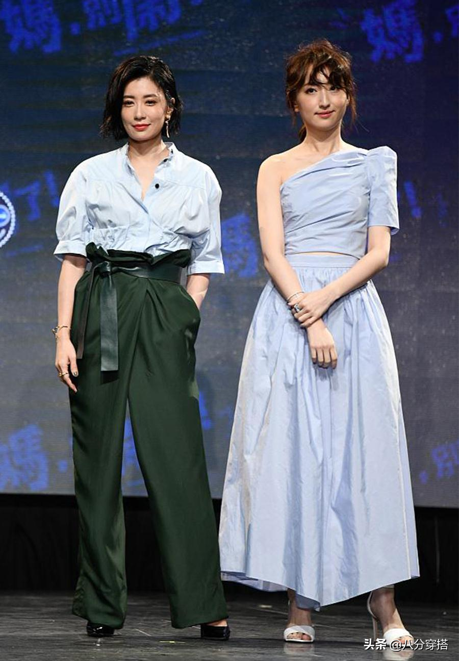 賈靜雯攜修傑楷亮相，穿一字肩連衣裙優雅溫柔，真有女神範