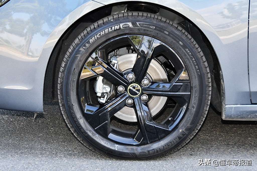 新車 | 動力充沛/7.2秒“破百”試駕榮威ei6 MAX