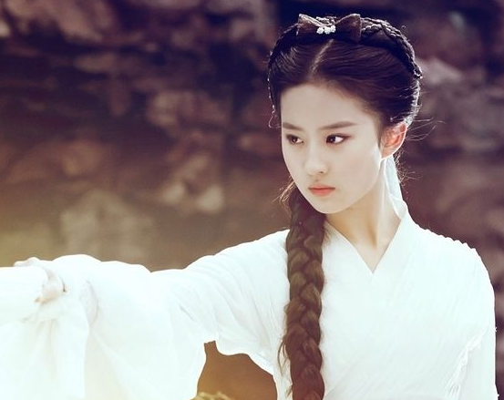小龙女：李若彤版经典，刘亦菲版惊艳，还有比她们更合适的人选