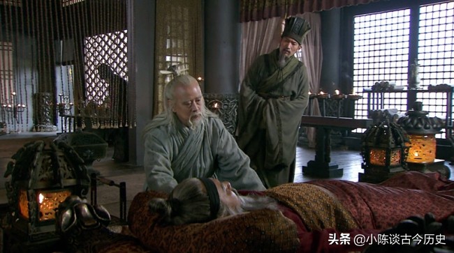 华佗在关二爷中箭前已经去世，那么究竟是谁给他刮骨疗毒的呢？