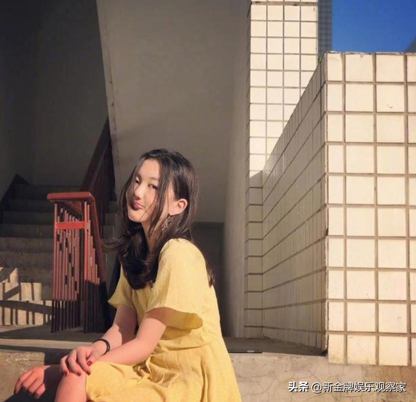 Ly Yan 15-year-old Li Yan recently took photos as a lady and inherited Faye ...