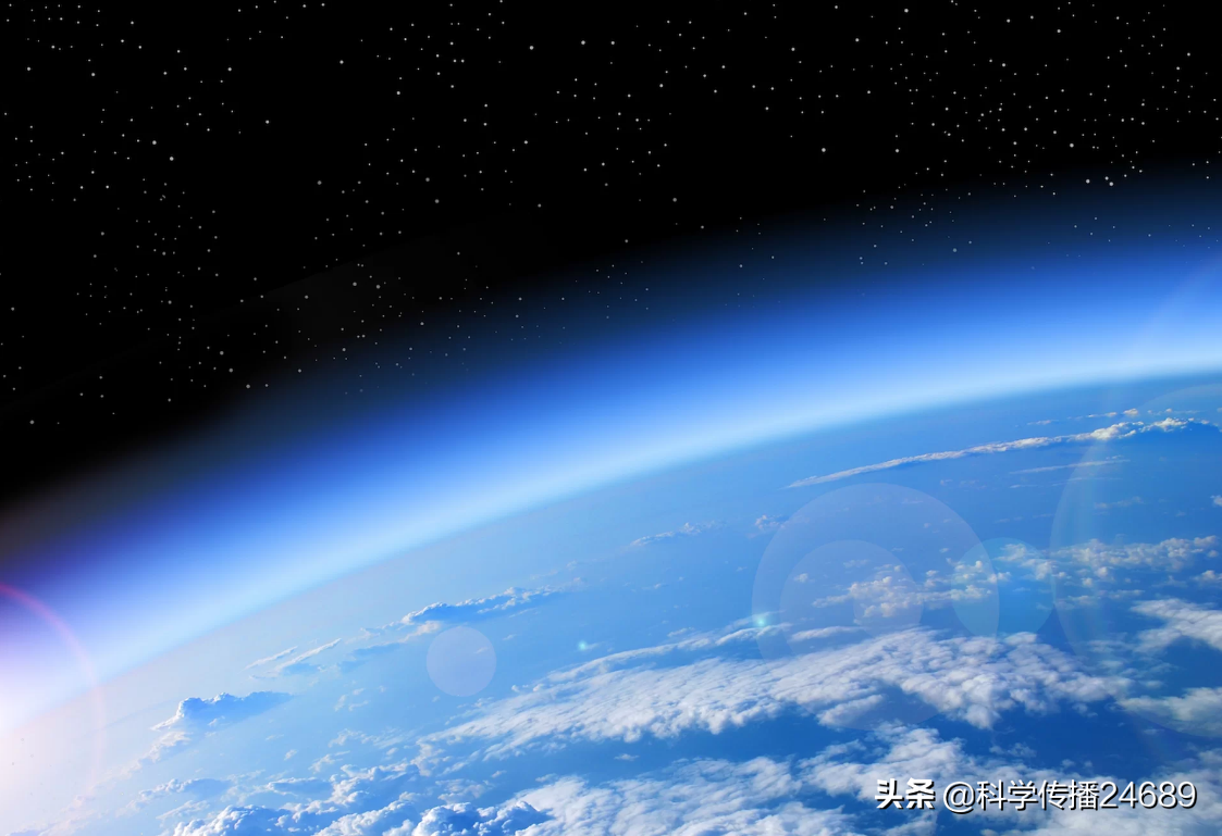 流浪地球里大气被木星捕获，可地球的大气是怎么来的？