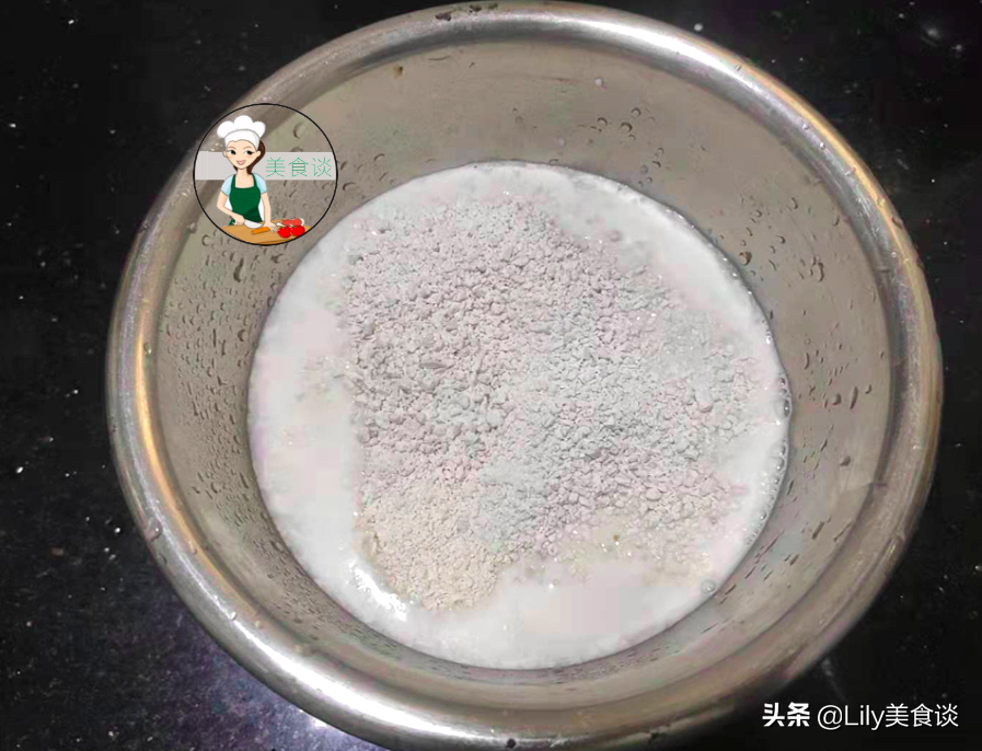 夏天，这蒸糕常做给家人吃，一拌一蒸，爽滑筋道香甜，营养不上火