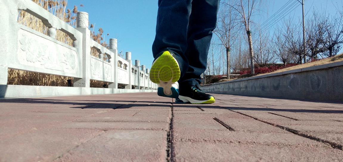 咕咚与安踏的碰撞｜支持运动大数据的国民跑鞋，创1.0深度体验