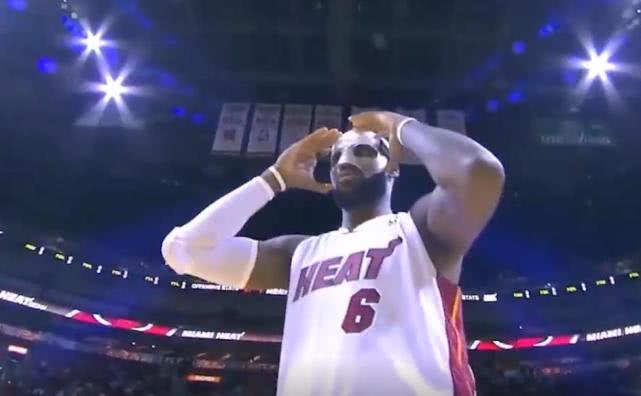 經典戰役回顧！詹姆斯單場轟下61分，戴上面具的詹皇化身得分狂人