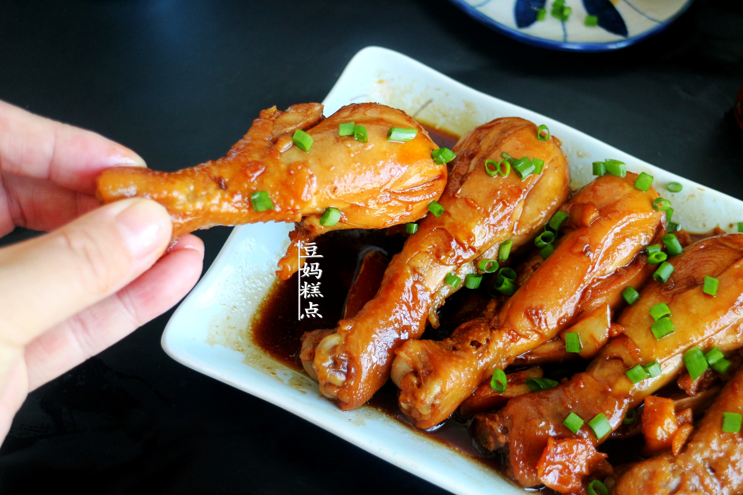 一个超简单的鸡腿吃法，煮10分钟，盖盖一焖，又嫩又入味