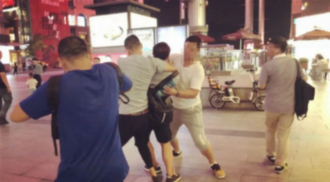 凌晨三點(diǎn)，你是在狂歡，還是在加班？