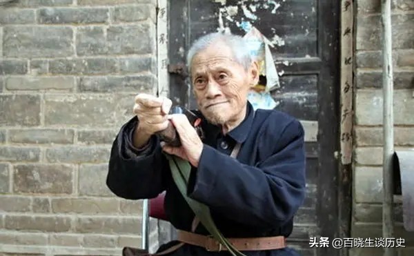 抗战老兵拿走一把日本军刀，日本欲出3千万赎回