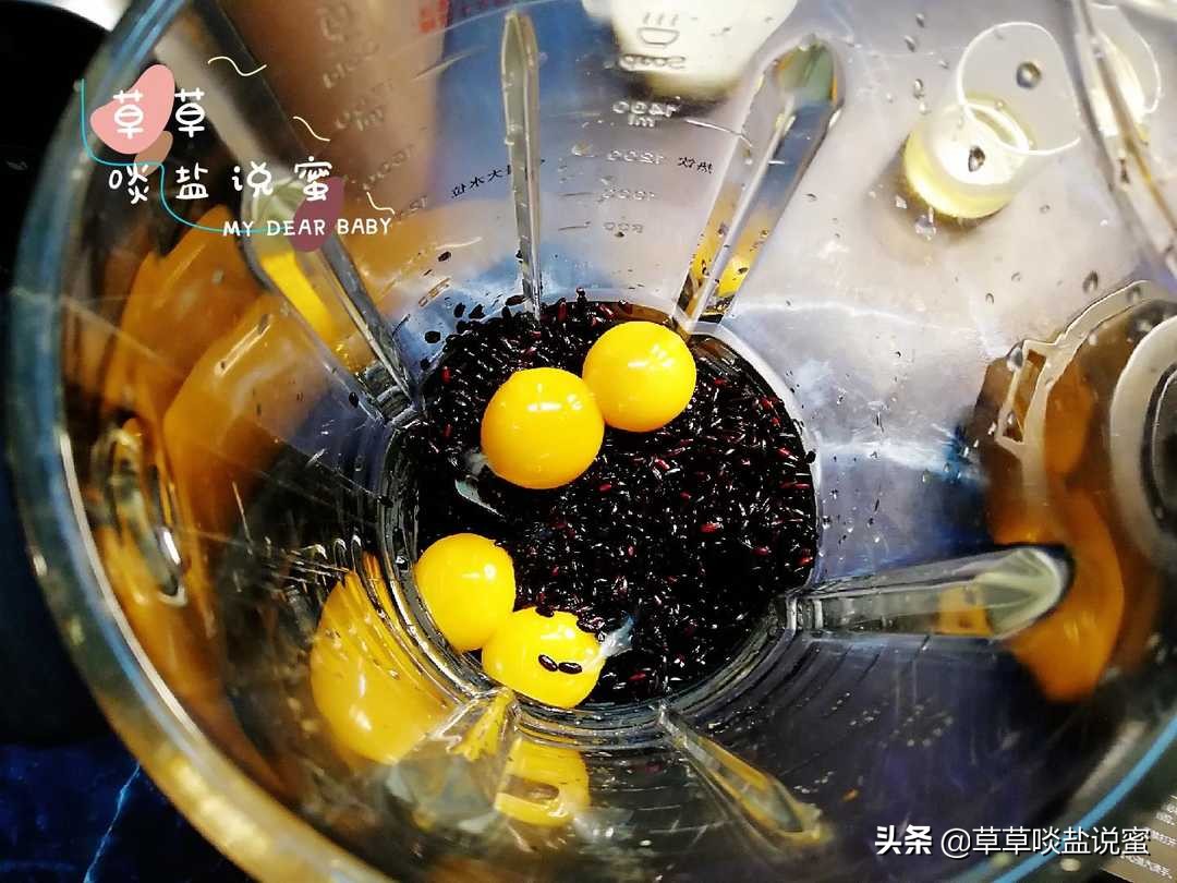 黑米糕真心不难做，只要有黑米和鸡蛋牛奶就能成