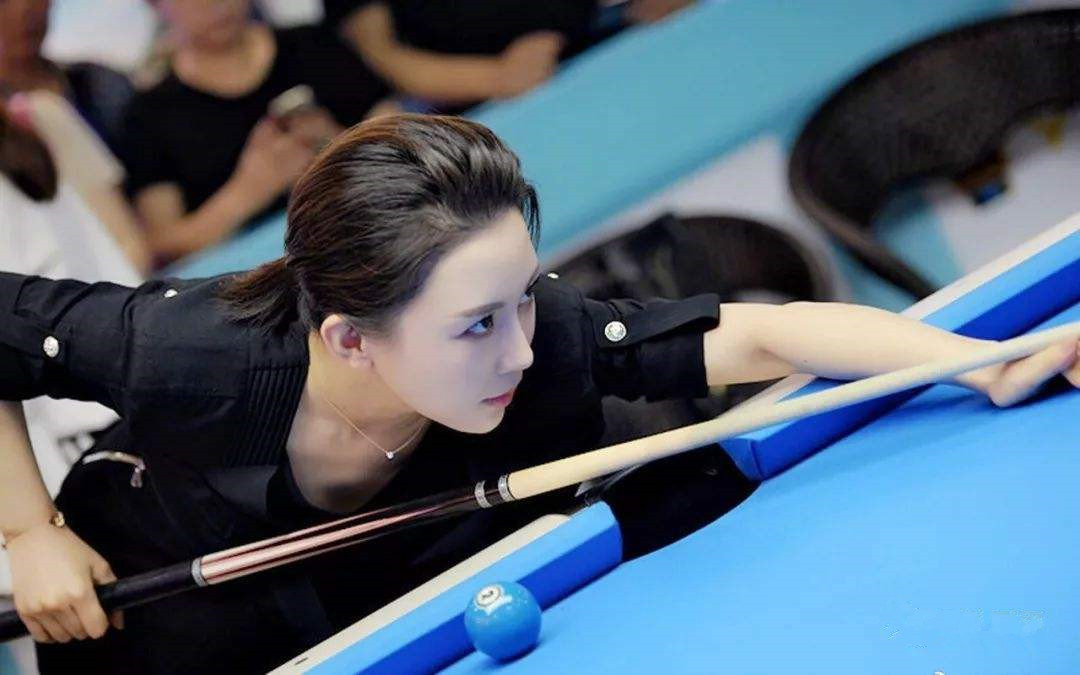 为何潘晓婷年近40还没结婚？看看她洗完澡的自拍