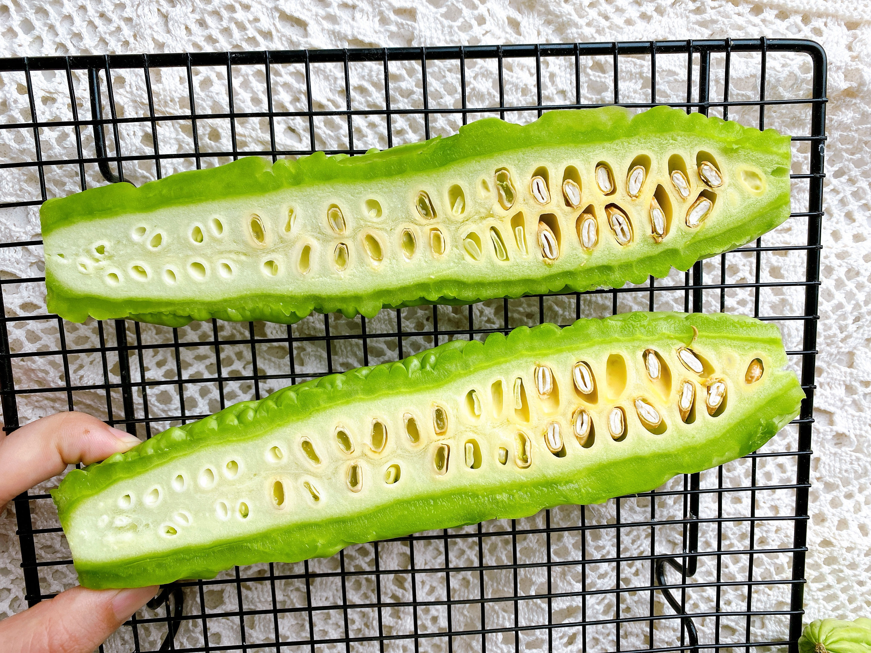 苦瓜好吃有訣竅，多做2步，爽口不苦，清熱降火，適合炎熱的夏天