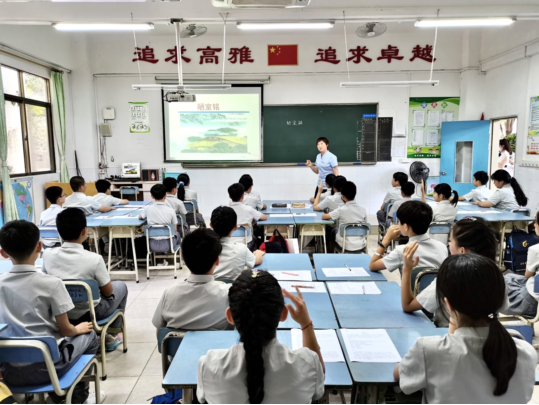 广东惠州：专家齐聚惠州京师小学探讨学生健康成长良策