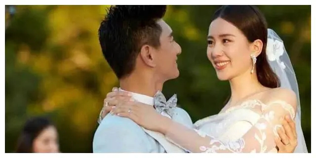 “他大我17岁离过婚，我们的儿子性格很热情”：