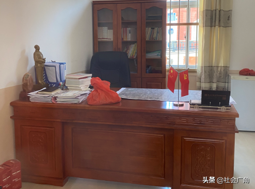 上夜总会抱小姐、敛财200万 福清一村支书照常上