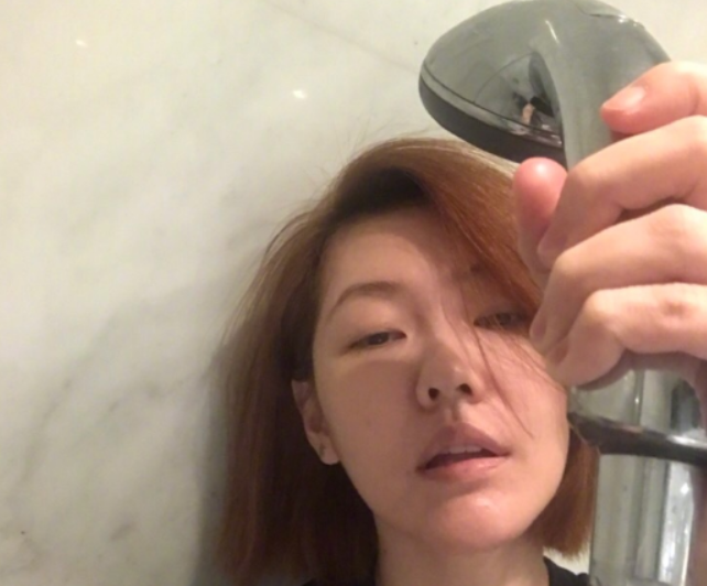 小S与大女儿合体出席活动，许曦文比妈妈高半个头，搞笑抢C位