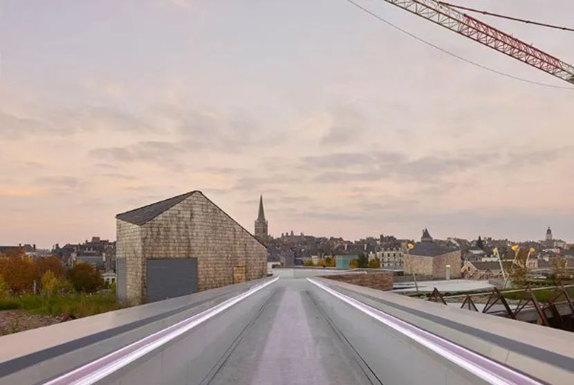 产业多次转型后，法国维特雷小镇为何最终选择了旅游