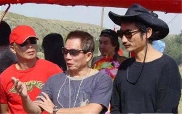 2001年，刘家良为给小30岁娇妻惊喜，突袭回家3分钟后男领导坠亡