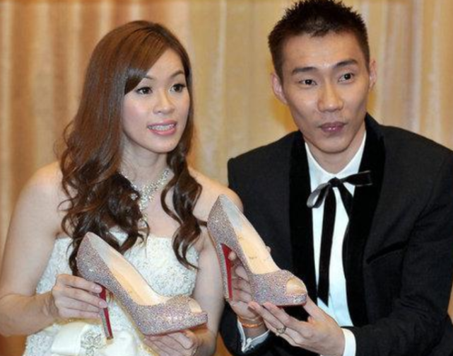 李宗偉的2層別墅公開，開50萬的車，最大的夢想是贏林丹得冠軍