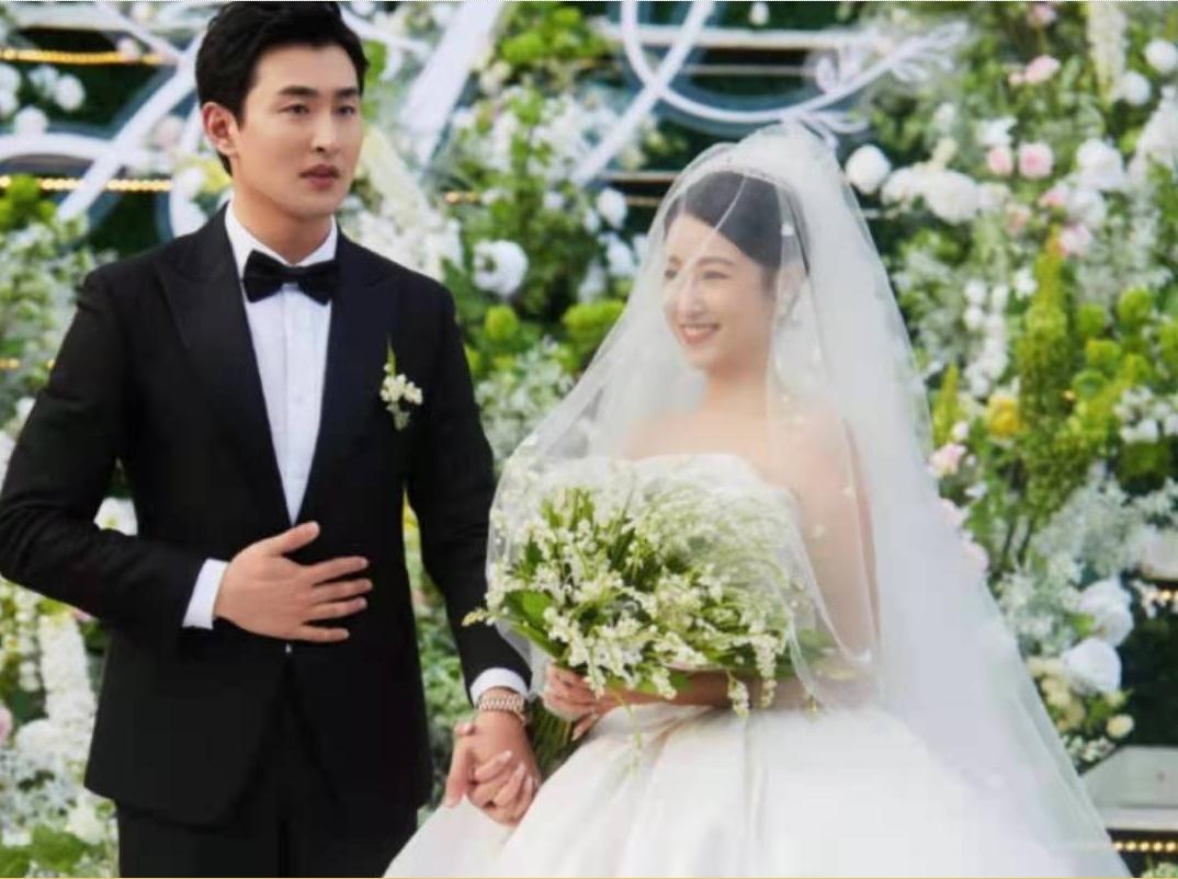 Yang Yang, the fancier, has hammered it!Attended Wang Yanlin's wedding, and arrived when it was
