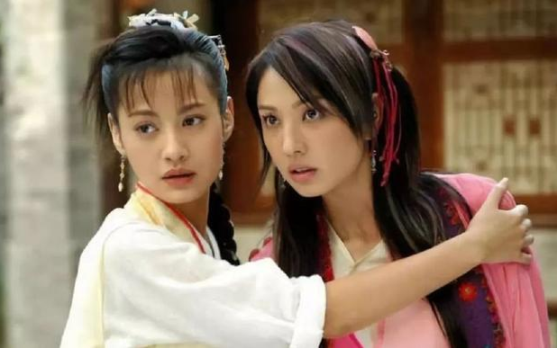 “浪姐”当红时上直播百万人观看，被扯裤子只剩内内后尴尬离场