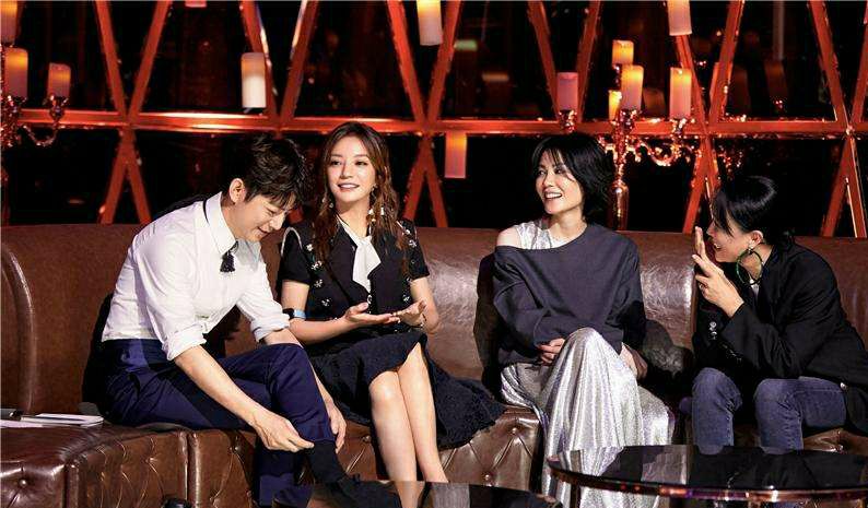 王菲综艺感十足，给那英取外号？王菲：那大傻