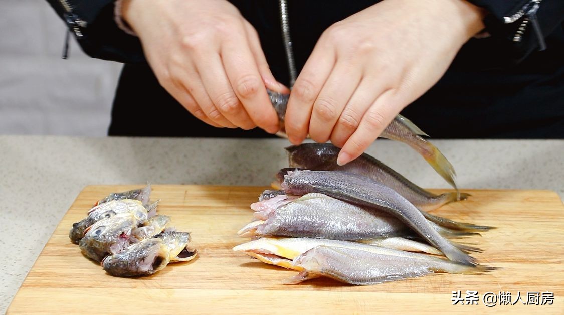 不用油炸，小黃魚怎麼做才好吃？ 教你做香酥小黃魚，還不用吐魚刺