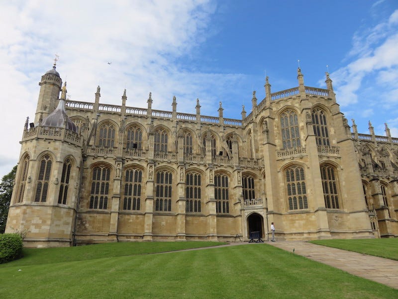 哈里梅根或回英国参加爷爷葬礼，民众：骂完王