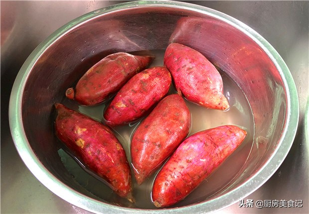 蒸紅薯時，直接上鍋就錯了，多加2個技巧，紅薯香甜又細膩，好吃