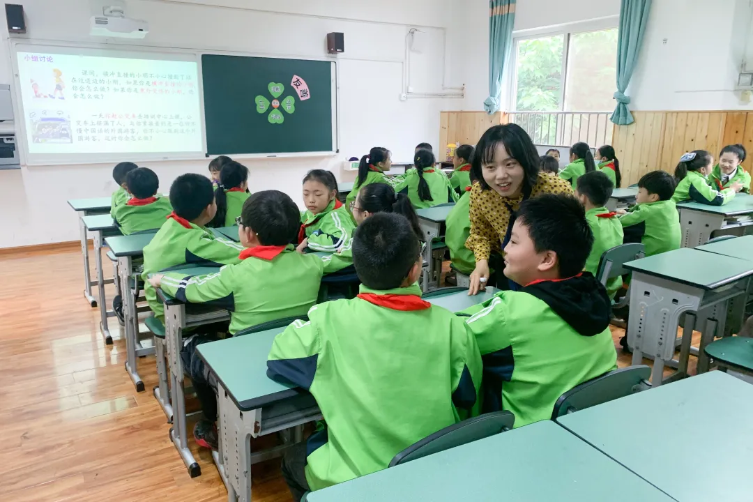 聚智慧之力 扬微班之美丨记双流区名班主任工作室送教公兴小学活动