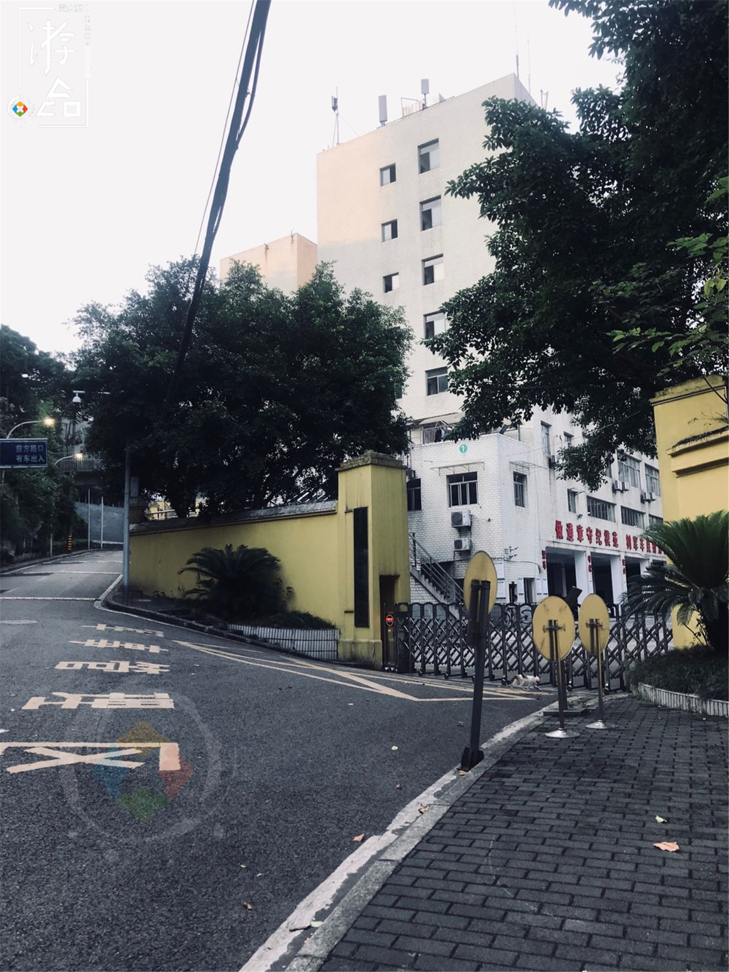 日本人评价重庆肖家湾，通往电视塔的坡道，被称神似宫崎骏的电影