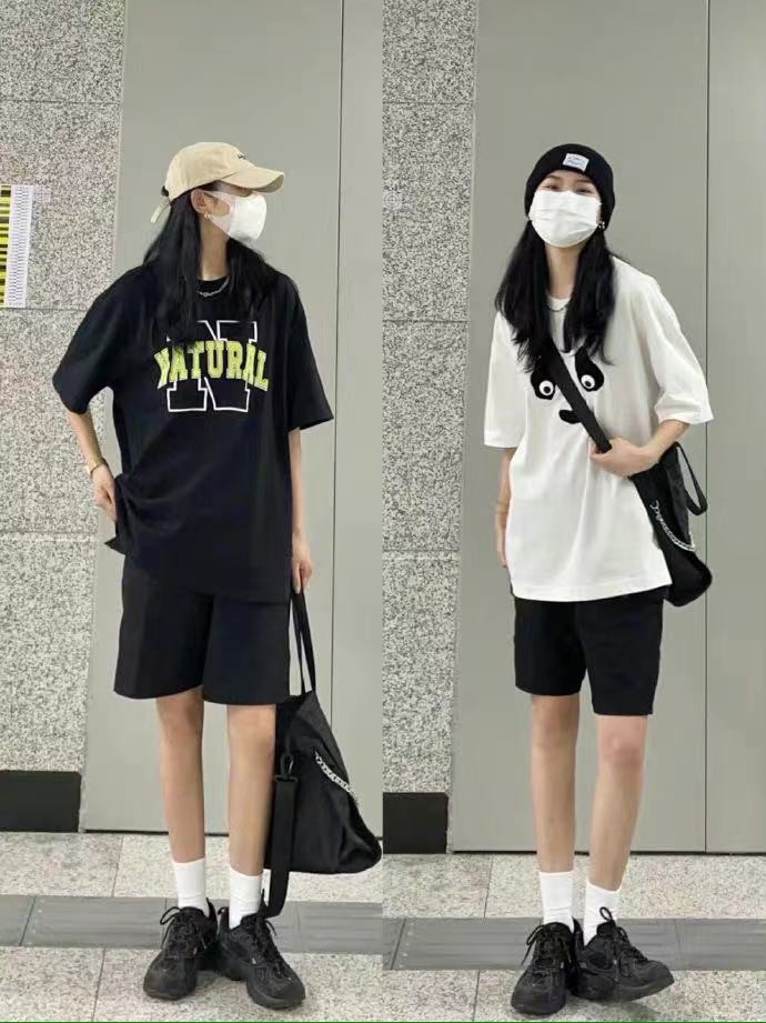 时髦个性的“印花T恤”，夏天这样穿才好看！让你告别路人感