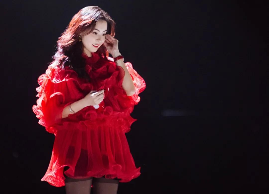 Cecilia Cheung, between Nicholas Tse and Edison Chen, rewrote his ending. -  iNEWS