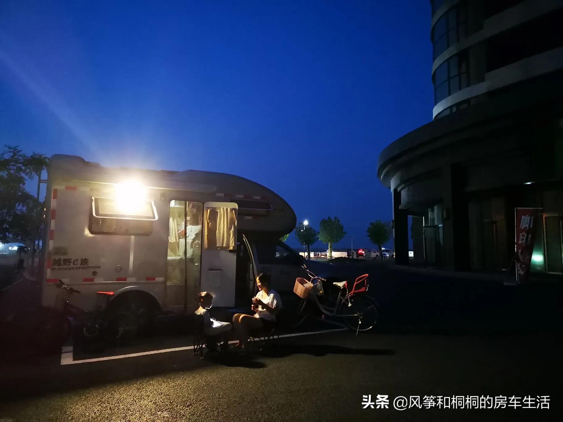 做自媒体一年半月收入三四千，提升没空间，退出又可惜 纠结