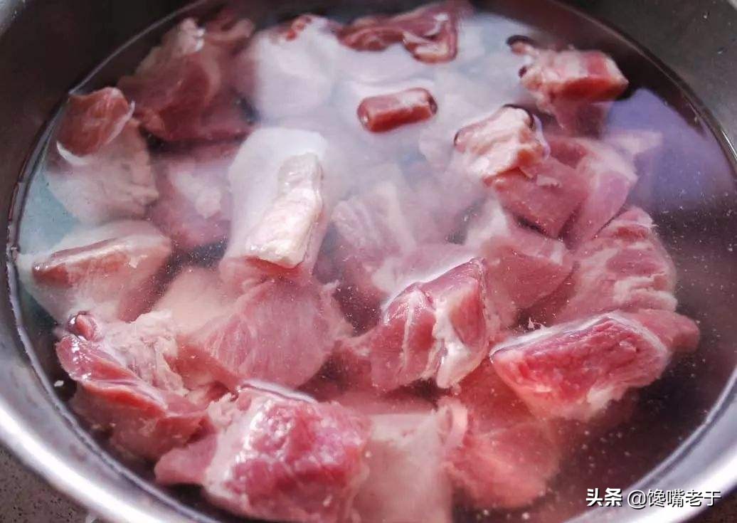 煮猪肉炖排骨时，记住“1放3不放”，肉香味又正，关键还没腥味