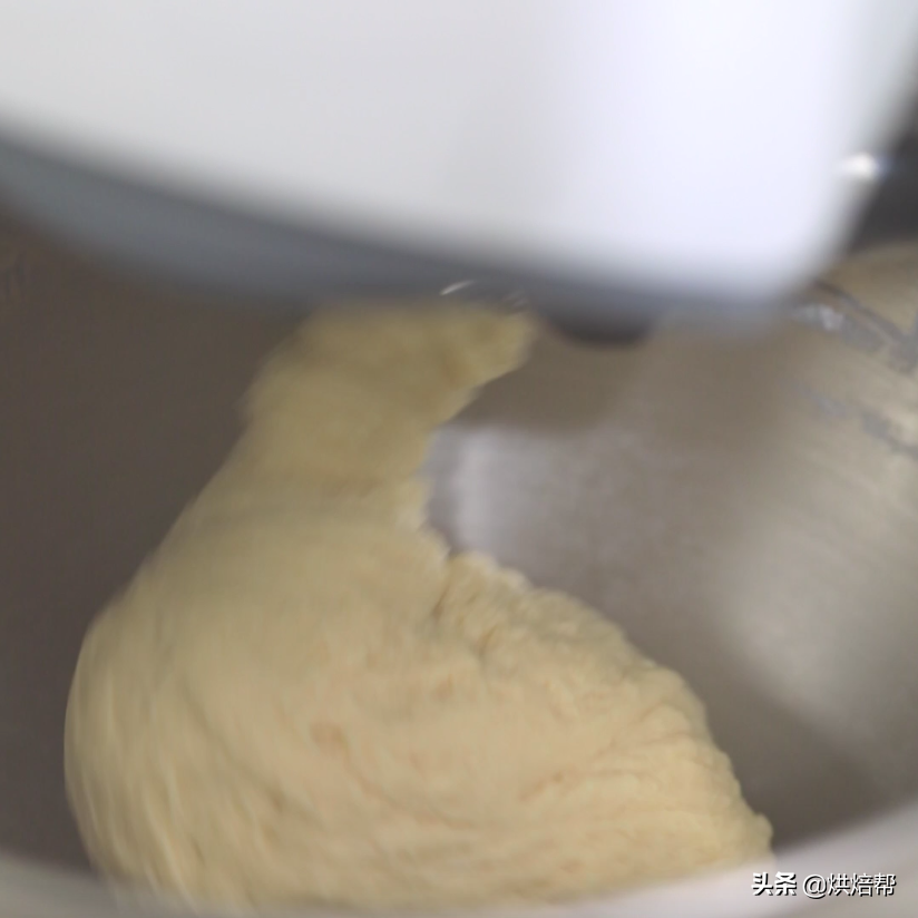 爱吃肉的一定要试试这款面包，咬上一口满满的肉块，幸福感爆棚