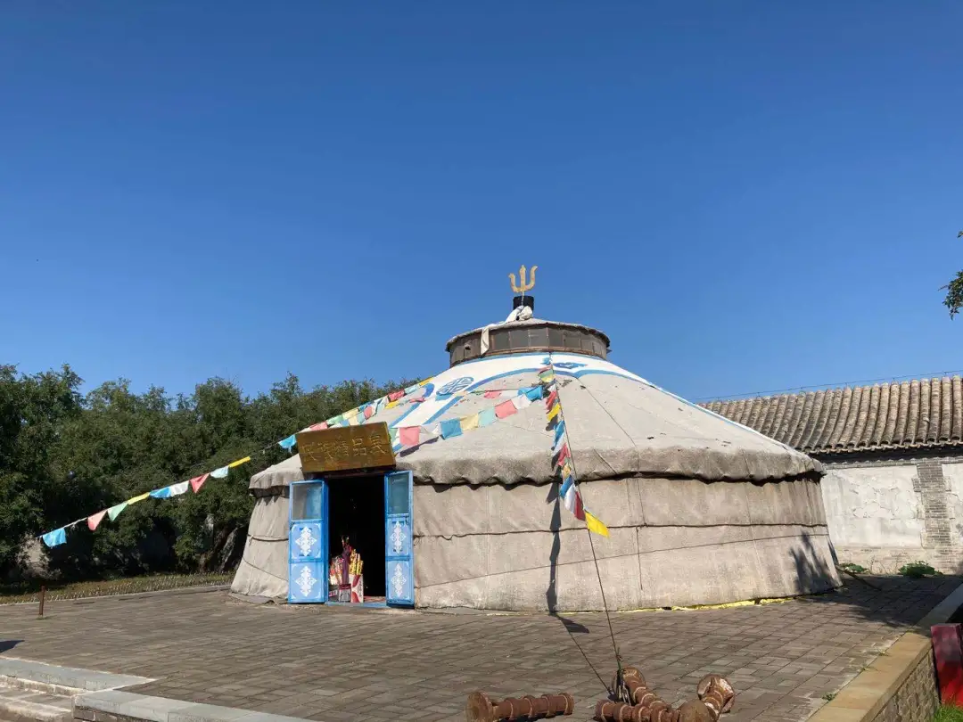 长春—通辽金秋首发团畅玩第二天：逛孝庄园、吃烧麦宴...