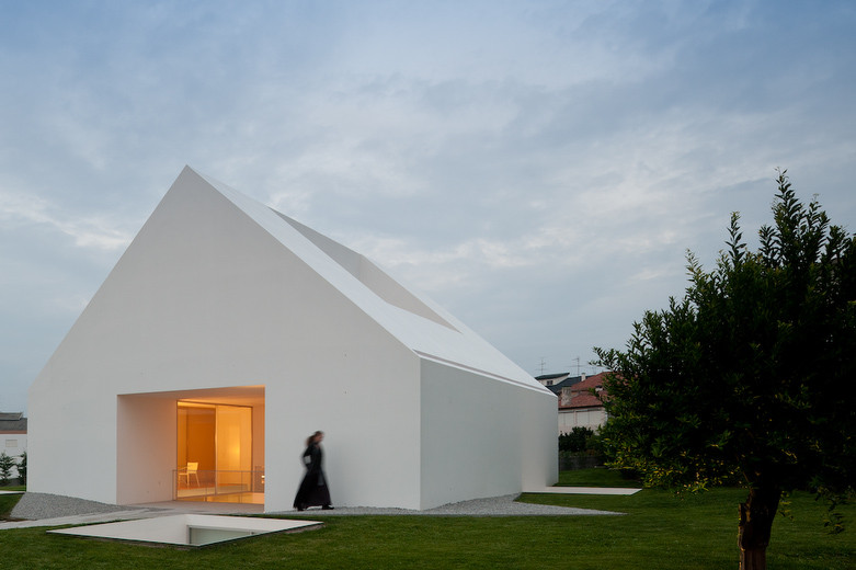 简约到极致的梦想白房子，Aires Mateus经典作品突破了时空界限