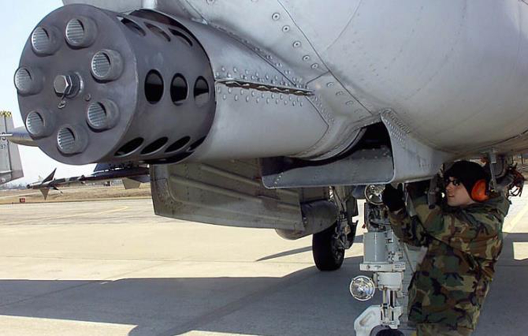 美国加特林机枪脑洞大开，消音器与弹夹的混搭