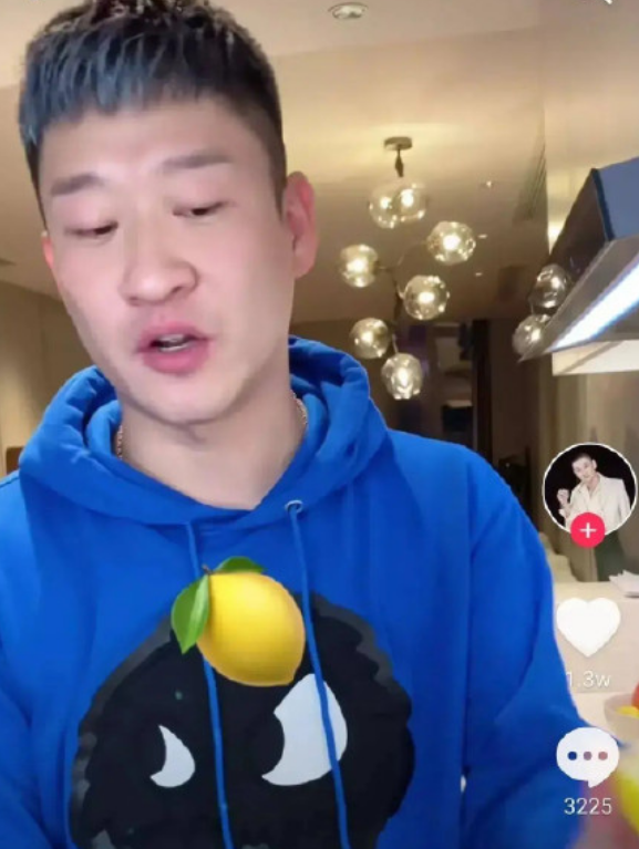 曹云金直播炫富被骂到停播！网友齐刷“孽徒”，他却暗指网友柠檬精