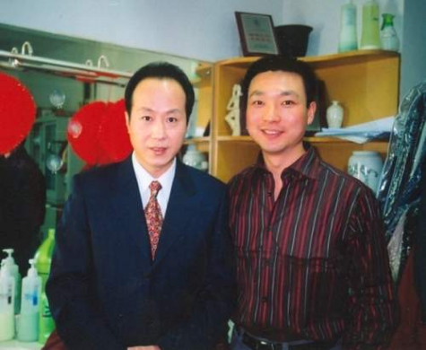 在罗京葬礼上哭的几乎休克的刘继红，为何却在