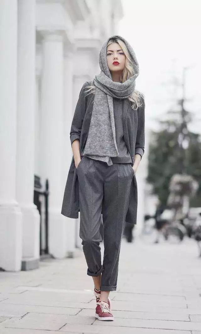灰色怎么搭配更高级？这几招让你穿出时装周的街拍效果！