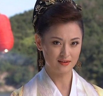 91版《雪山飞狐》的演员现状，一个成了富商，她49岁仍是不老女神